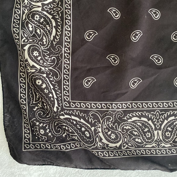Dark brown paisley kerchief / bandana - Picture 7 of 17